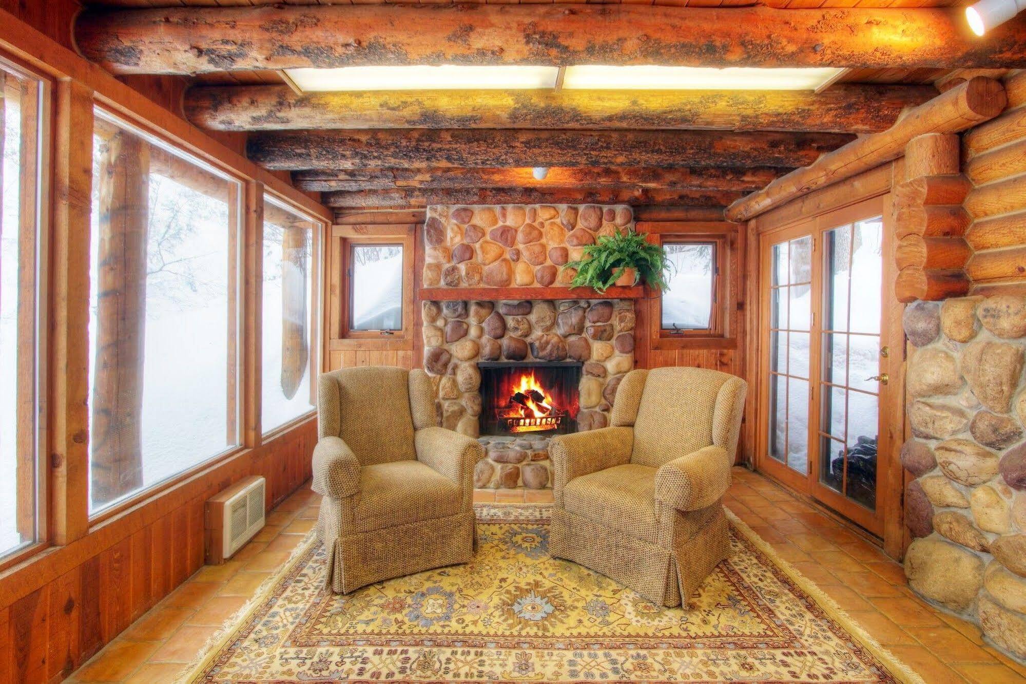 Log Cabin On The Stream Sundance Exterior photo