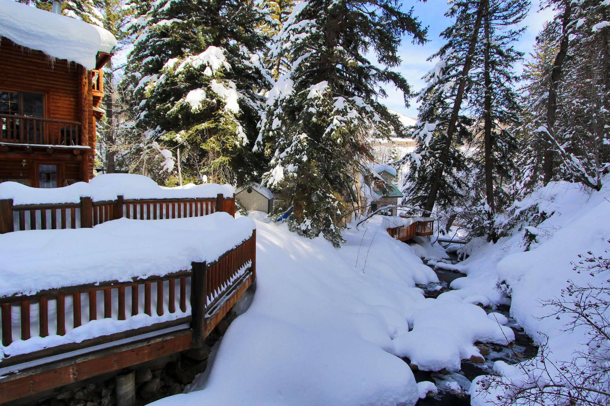 Log Cabin On The Stream Sundance Exterior photo