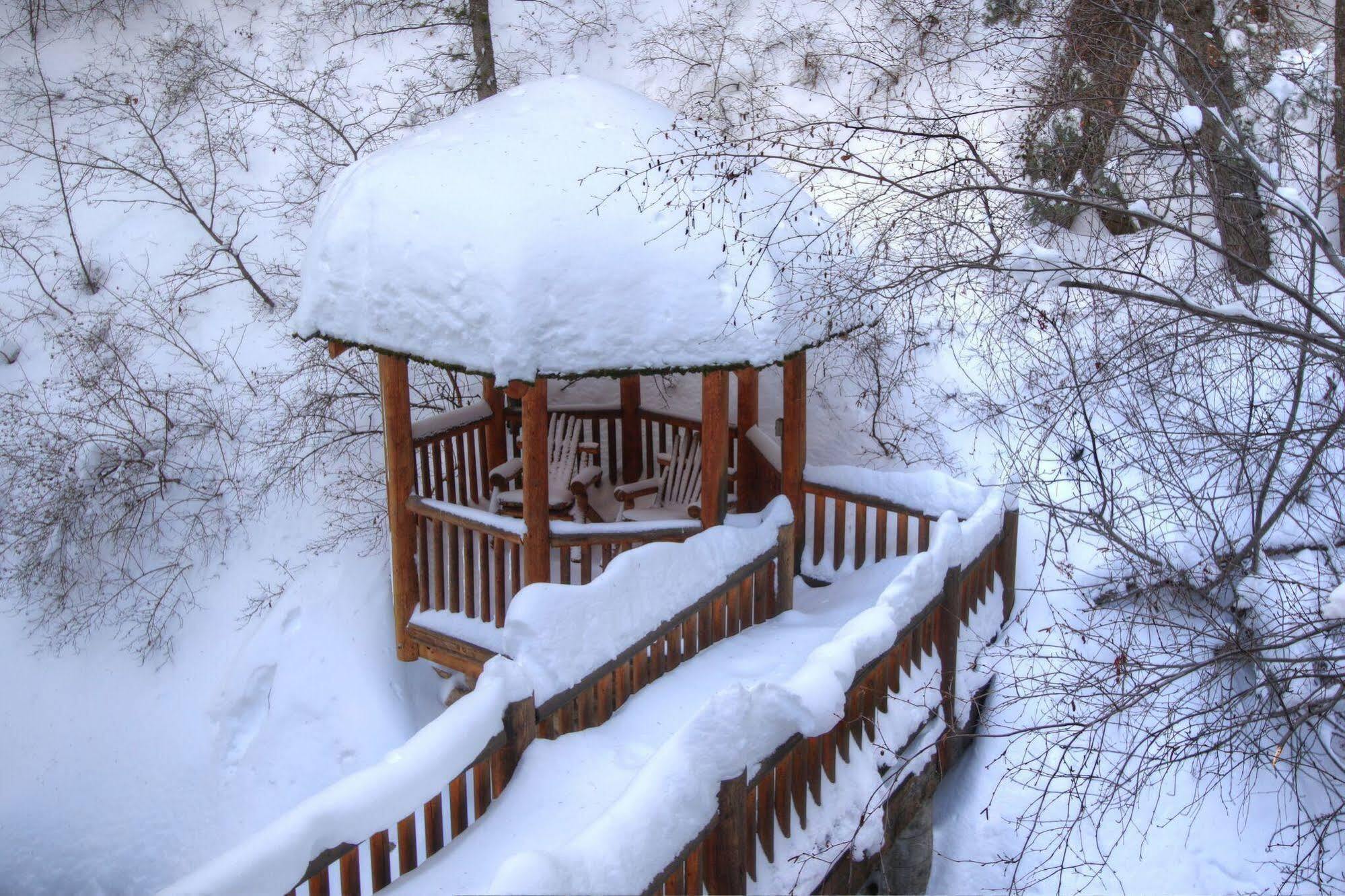 Log Cabin On The Stream Sundance Exterior photo